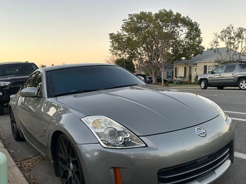 Used 2006 Nissan 350Z Touring w/ (N93) Cargo Convenience Pkg image 9