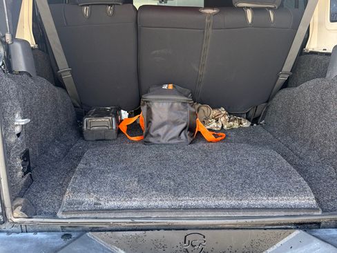 Used 2010 Jeep Wrangler Unlimited Rubicon image 10