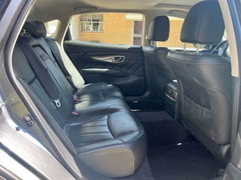 Used 2018 INFINITI Q70 L 3.7 w/ Sensory Package image 10