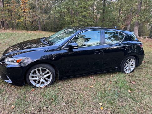 Used 2015 Lexus CT 200h 200h Hatchback 4D image 2