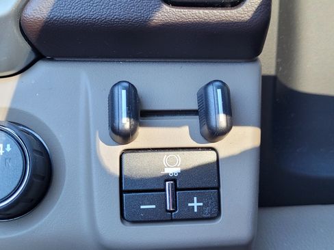 Used 2020 Chevrolet Suburban LT w/ Luxury Package image 18