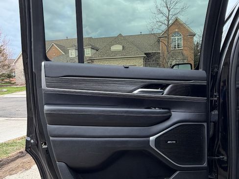 Used 2023 Jeep Wagoneer Series III w/ Rear Seat Video Group 1 image 10