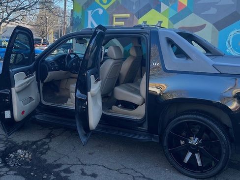 Used 2008 Chevrolet Avalanche LTZ w/ LTZ Preferred Equipment Group image 4