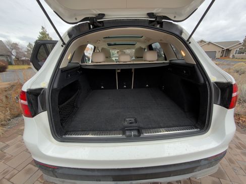 Used 2018 Mercedes-Benz GLC 300 4MATIC image 18