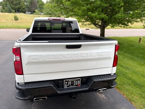 Used 2024 Chevrolet Silverado 1500 LT Trail Boss w/ LT Trail Boss Premium Package AWD/4WD image 5
