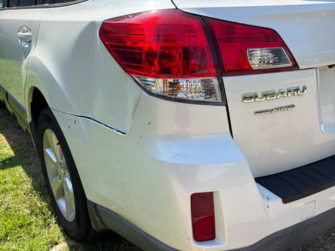 Used 2013 Subaru Outback 2.5i Limited w/ Moonroof Pkg AWD/4WD image 11