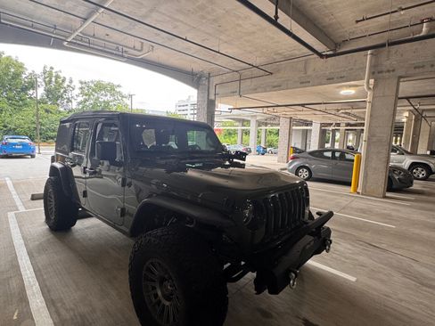 Used 2022 Jeep Wrangler Unlimited Sport AWD/4WD image 6