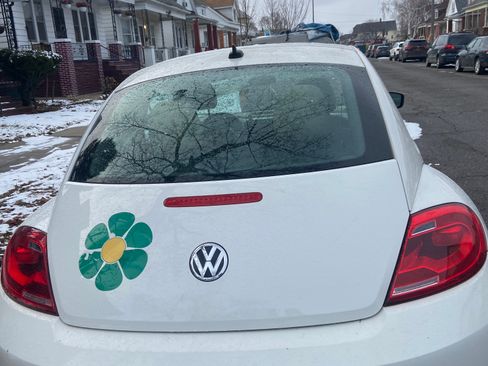 Used 2014 Volkswagen Beetle 2.5 image 2