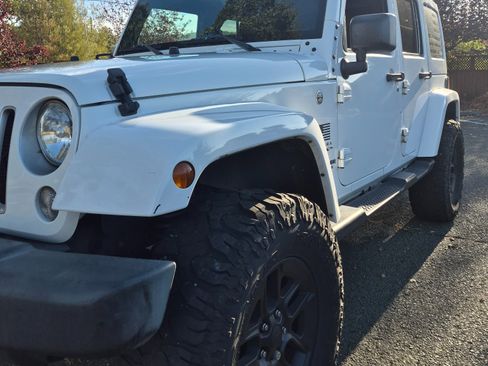 Used 2016 Jeep Wrangler Unlimited Sahara w/ Dual Top Group AWD/4WD image 8