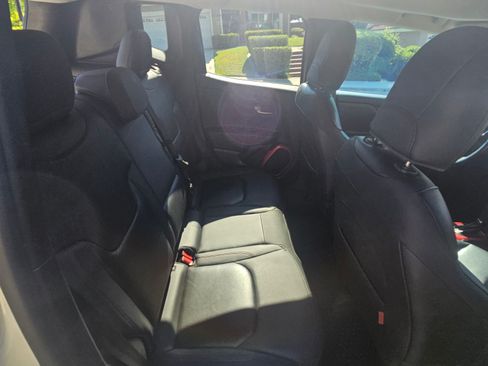 Used 2016 Jeep Renegade Trailhawk w/ Premium Trailhawk Package image 11