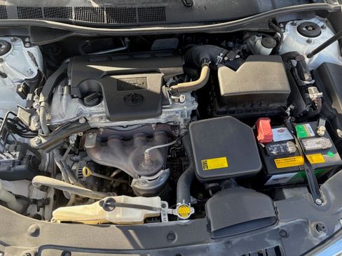 Used 2014 Toyota Camry LE image 17