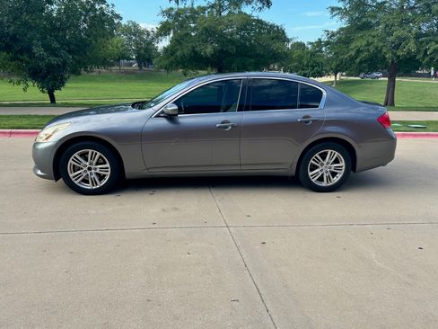 Used 2011 INFINITI G37 x Sedan w/ Premium Pkg AWD/4WD image 2