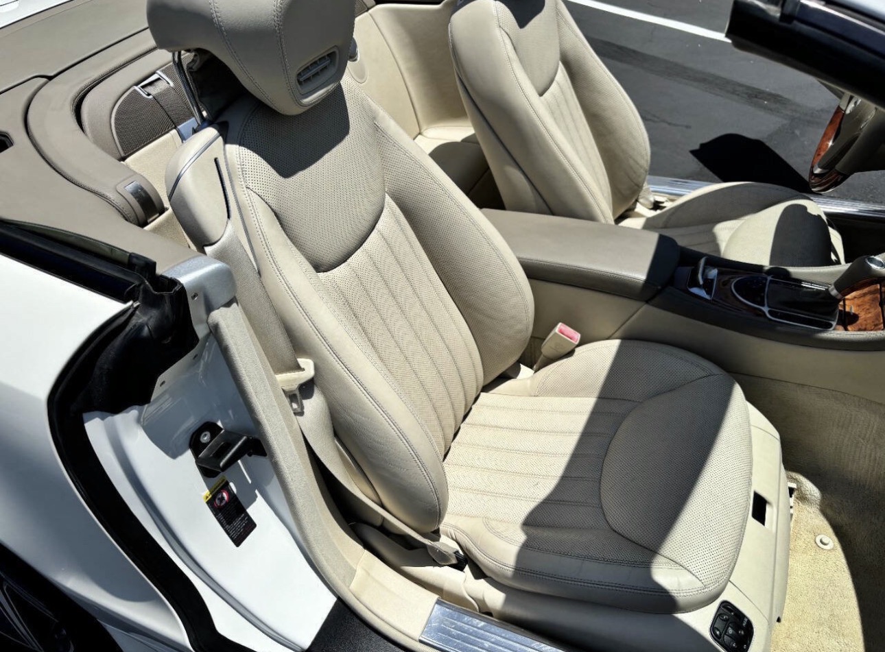 Used 2011 Mercedes-Benz SL 550 image 16