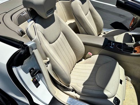 Used 2011 Mercedes-Benz SL 550 image 16