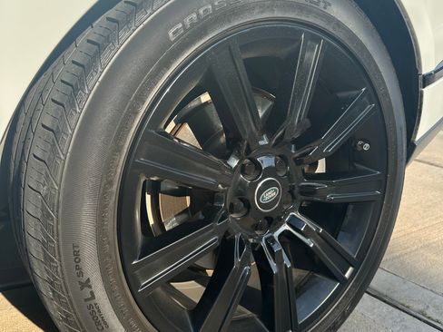 Used 2021 Land Rover Range Rover image 16