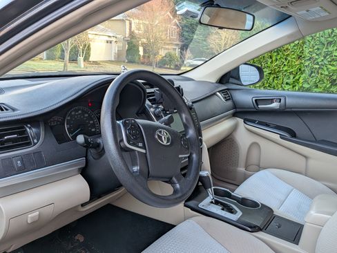 Used 2012 Toyota Camry LE image 12