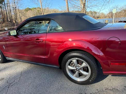 Used 2006 Ford Mustang Premium image 8
