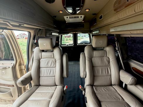 Used 2011 GMC Savana 2500 Extended RWD image 15
