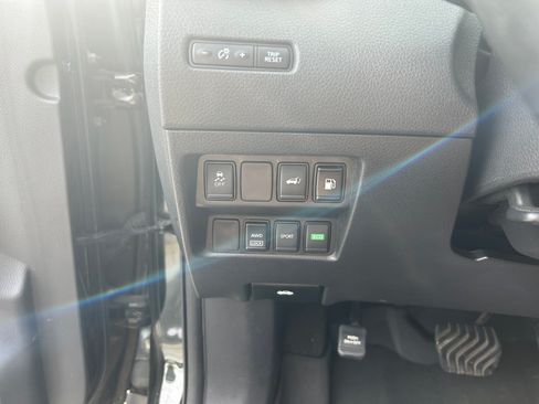 Used 2018 Nissan Rogue SV image 31