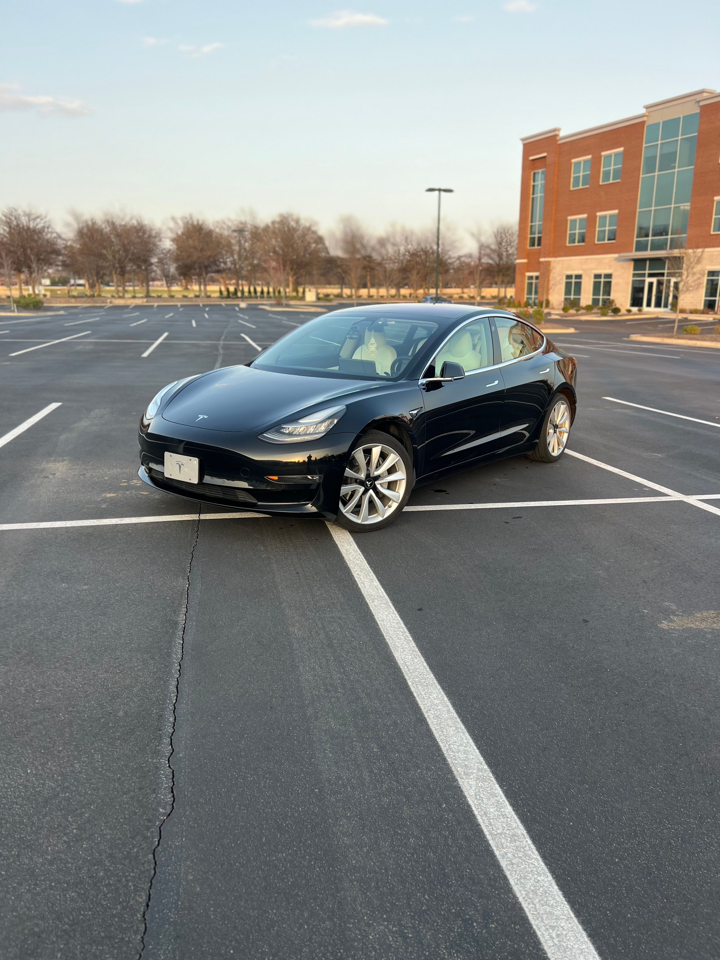 Used 2018 Tesla Model 3 Mid Range RWD image 1
