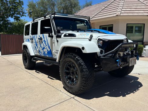 Used 2012 Jeep Wrangler Unlimited Sport AWD/4WD image 8