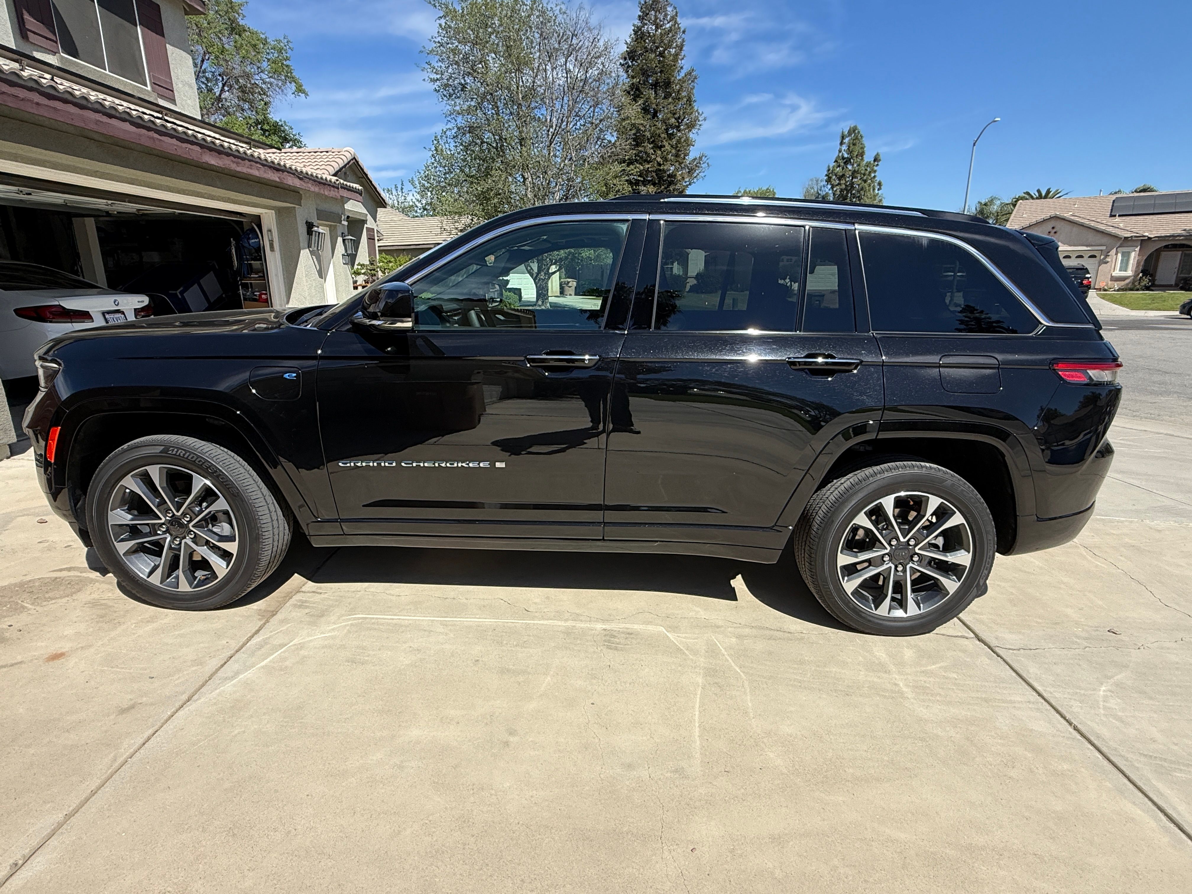 Used 2022 Jeep Grand Cherokee Overland AWD/4WD image 5