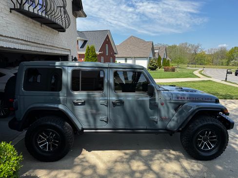Used 2025 Jeep Wrangler Unlimited Rubicon AWD/4WD image 2