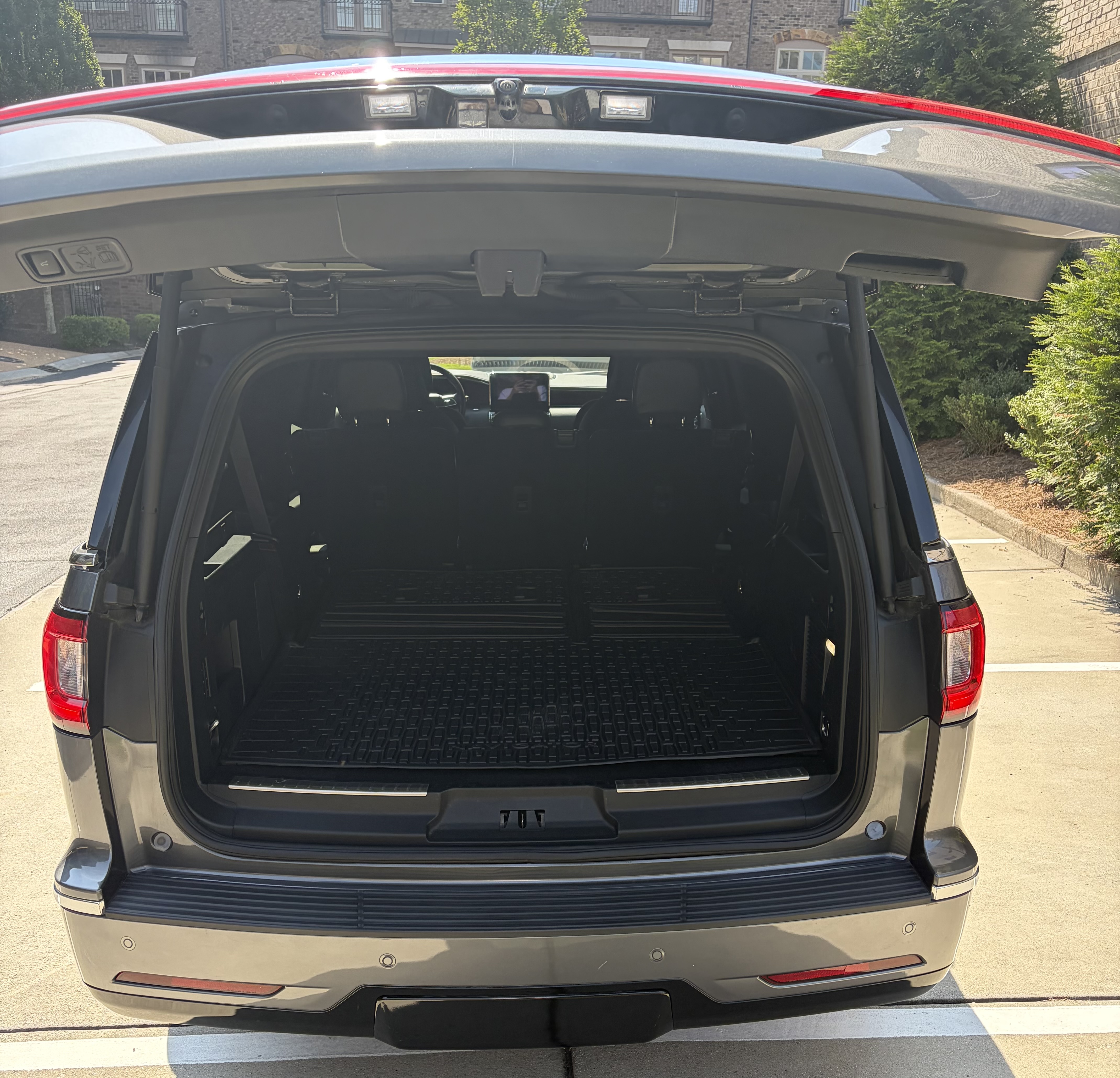Used 2021 Lincoln Navigator L Reserve w/ Luxury Package RWD image 12