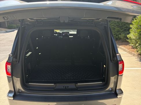 Used 2021 Lincoln Navigator L Reserve w/ Luxury Package RWD image 12