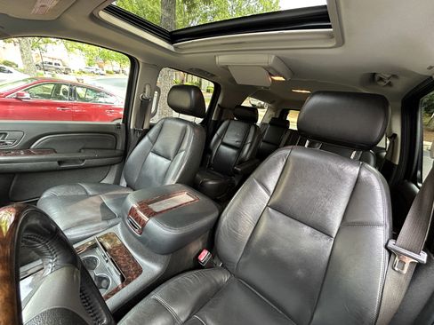 Used 2009 GMC Yukon XL Denali image 13