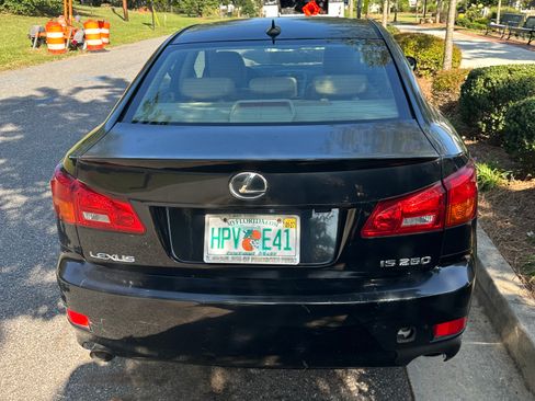 Used 2008 Lexus IS 250 w/ Preferred Accessory Pkg RWD image 10