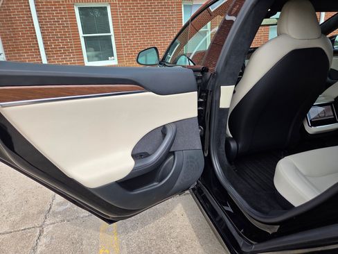 Used 2022 Tesla Model S AWD/4WD image 15