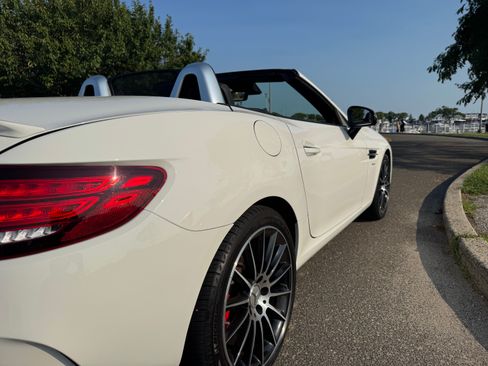 Used 2017 Mercedes-Benz SLC 43 AMG image 10