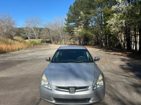 Used 2004 Honda Accord LX image 2