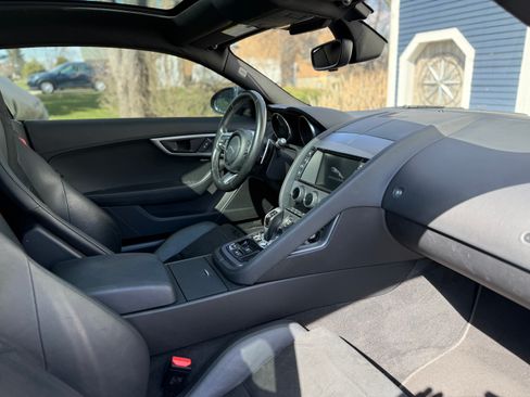 Used 2018 Jaguar F-TYPE Coupe RWD image 12