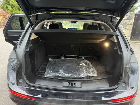 Used 2023 Lincoln Corsair Reserve w/ Equipment Group 201A image 11