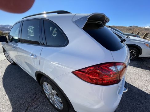 Used 2014 Porsche Cayenne Diesel Platinum Edition image 8