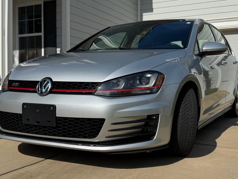 Used 2015 Volkswagen Golf 4-Door FWD image 1