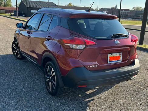 Used 2019 Nissan Kicks SR w/ SR Premium Package image 4