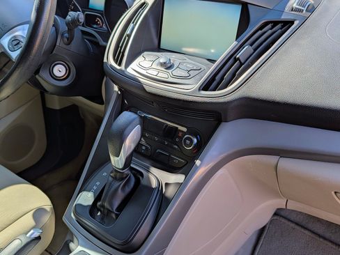 Used 2015 Ford Escape SE w/ Equipment Group 201A image 19