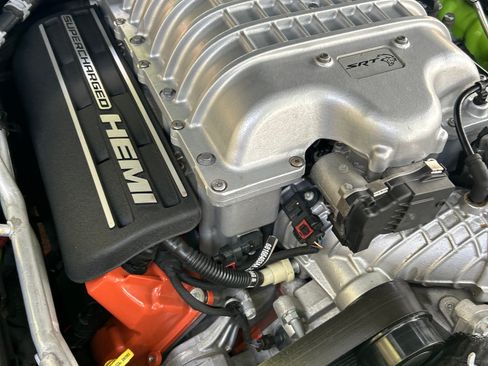 Used 2015 Dodge Challenger SRT Hellcat RWD image 9