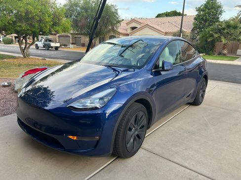 Used 2024 Tesla Model Y Long Range image 1