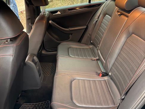 Used 2016 Volkswagen Jetta GLI SE image 2