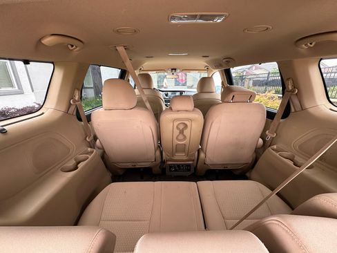 Used 2016 Kia Sedona LX w/ LX Convenience Package image 13