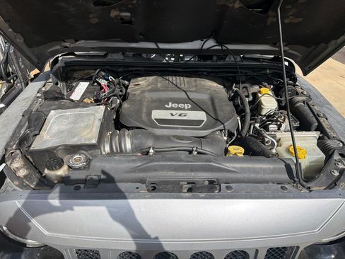 Used 2014 Jeep Wrangler Unlimited Sport w/ Connectivity Group image 6