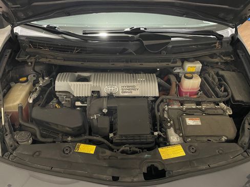 Used 2013 Toyota Prius Three image 2