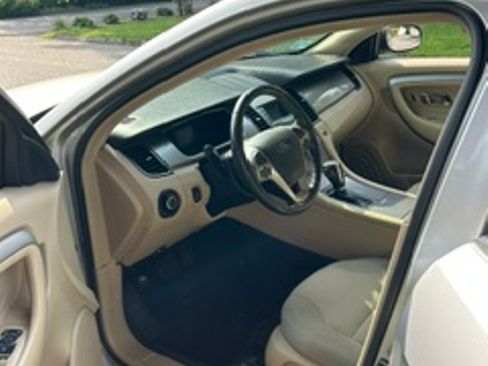 Used 2015 Ford Taurus SEL FWD image 4