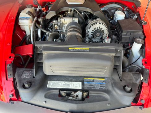 Used 2003 Chevrolet SSR w/ Preferred Equipment Group RWD image 17