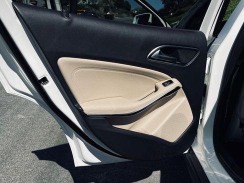 Used 2020 Mercedes-Benz GLA 250 image 15