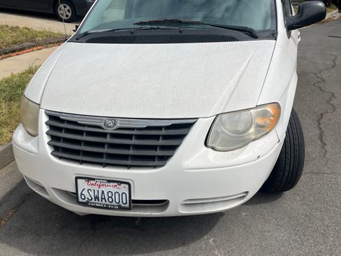 Used 2007 Chrysler Town & Country LX FWD image 1